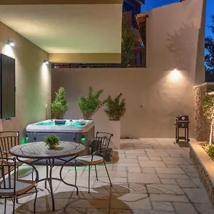  Apartman Teona Luxury With Jacuzzi And Garden View Croatia